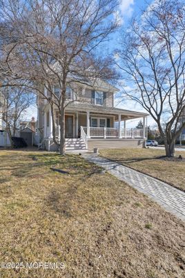 Backyard, Exterior, Facade, American Foursquare
