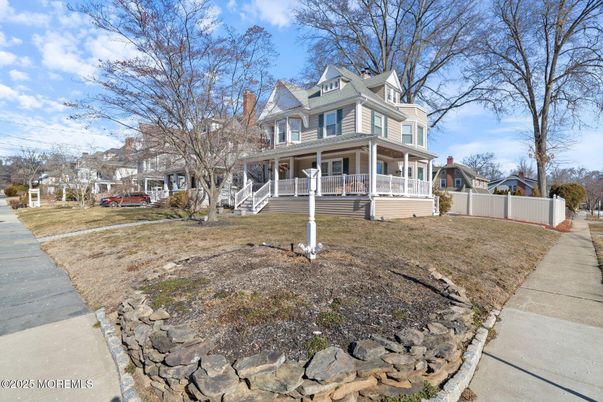 Backyard, Exterior, Facade, Queen Anne Victorian