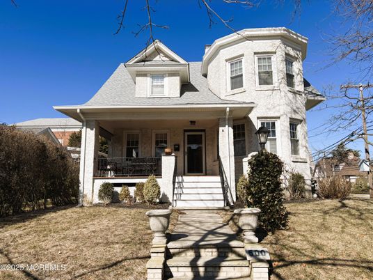 Exterior, Facade, Queen Anne Victorian