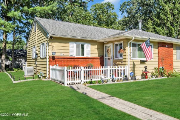 Exterior, Facade, Cape Cod