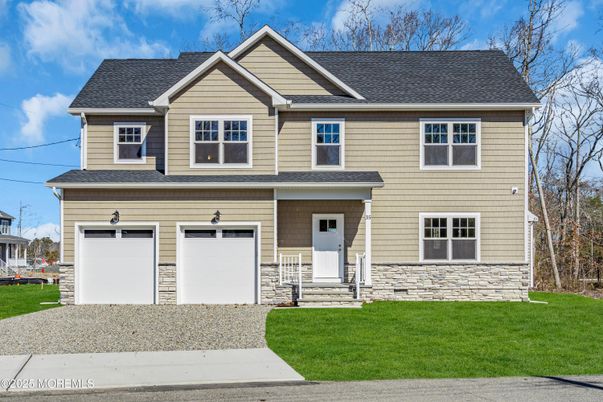 Attached, Exterior, Facade, Farmhouse