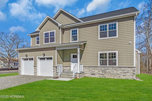 Attached, Exterior, Facade, Farmhouse