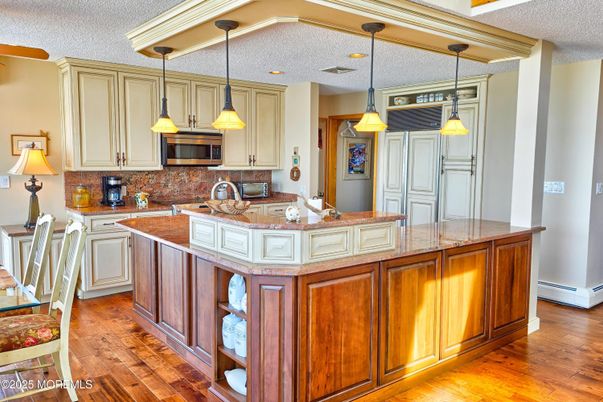 Interior, Kitchen, Pendant Lights, Recessed Lighting, Wood Texture Flooring