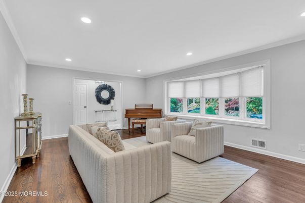 Interior, Living room, Piano, Recessed Lighting, Wood Texture Flooring