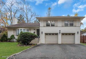 Attached, Exterior, Facade, Split Level