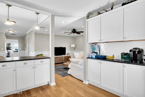 Interior, Kitchen, Living room, Pendant Lights, Recessed Lighting, Wood Texture Flooring
