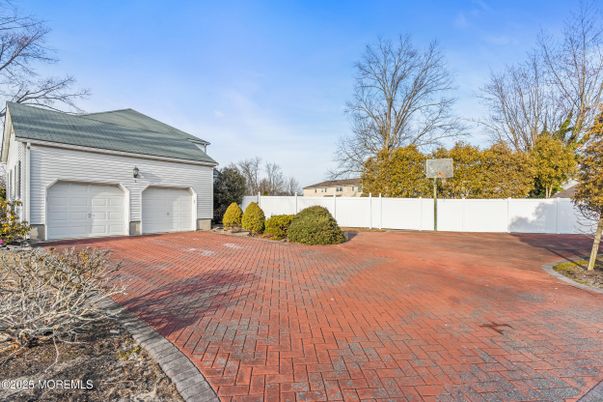 Detached Garage, Exterior