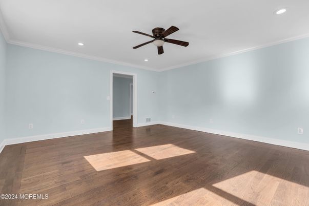 Empty room, Interior, Recessed Lighting, Wood Texture Flooring