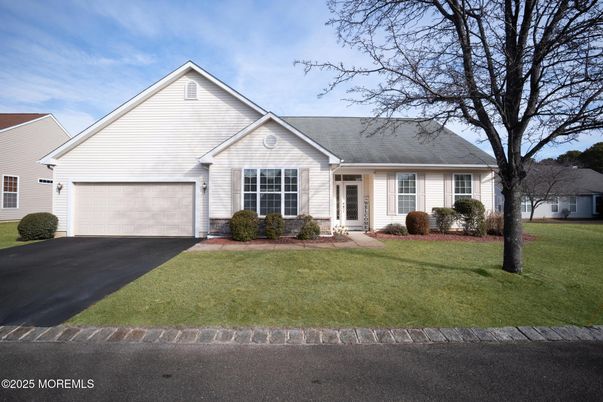 Attached, Exterior, Facade, Ranch