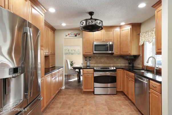Dining room, Interior, Kitchen, Recessed Lighting, Stainless Steel Appliances