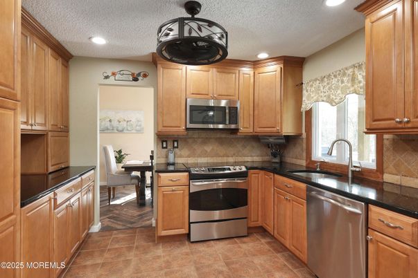 Dining room, Interior, Kitchen, Recessed Lighting, Stainless Steel Appliances