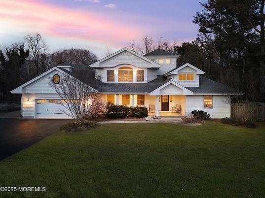 Attached, Exterior, Facade, Farmhouse