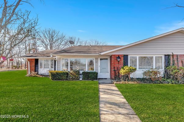 Exterior, Facade, Brick Facade, Ranch