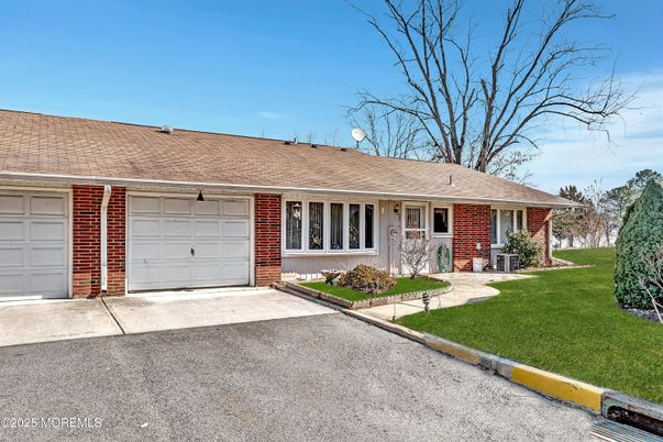 Attached, Exterior, Facade, Brick Facade, Ranch