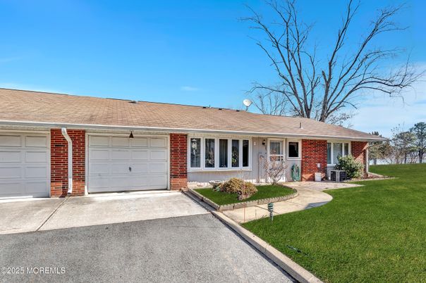 Attached, Exterior, Facade, Brick Facade, Ranch