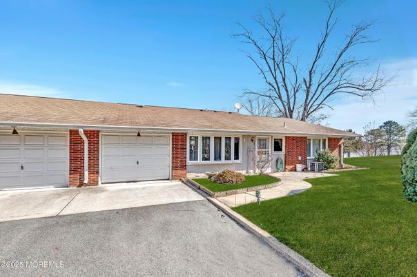Attached, Exterior, Facade, Brick Facade, Ranch