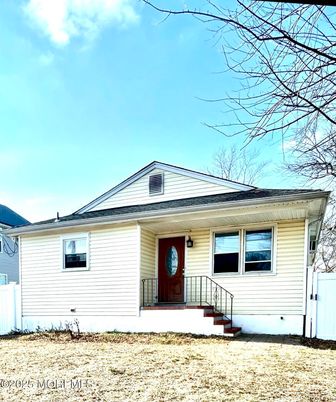Exterior, Facade, Cape Cod