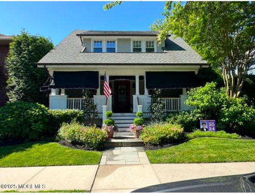 Exterior, Facade, American Foursquare