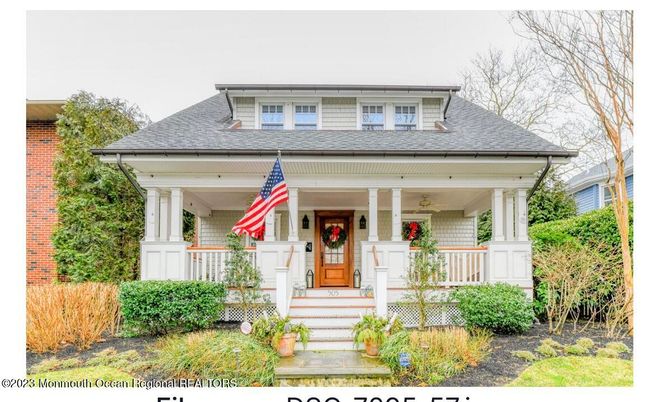 Exterior, Facade, American Foursquare