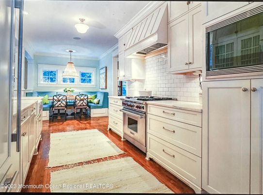 Dining room, Interior, Kitchen, Stainless Steel Appliances, Wood Texture Flooring