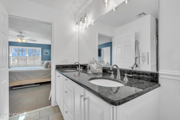 Bathroom, Bedroom, Dual Sink Vanities, Interior