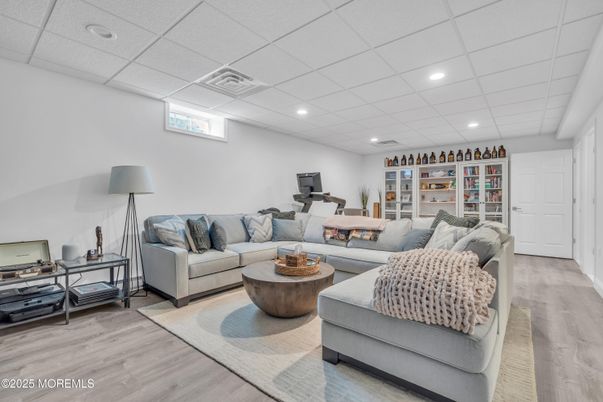 Fitness Equipment, Interior, Living room, Recessed Lighting, Wood Texture Flooring