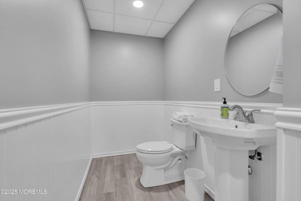 Bathroom, Interior, Recessed Lighting, Wood Texture Flooring