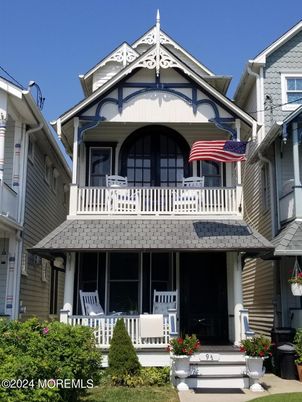 Exterior, Facade, Queen Anne Victorian