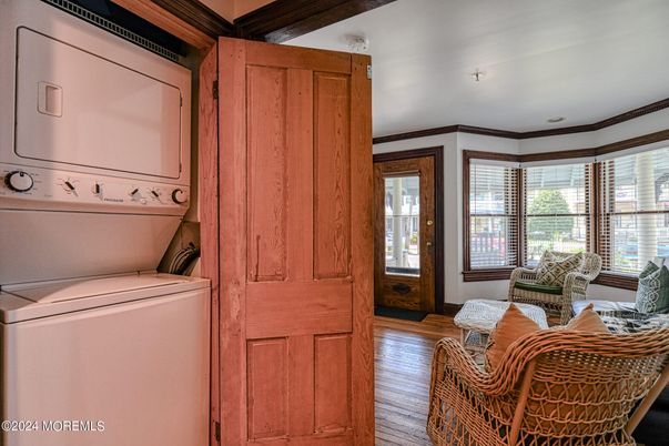 Interior, Utility Closets, Washer, Wood Texture Flooring