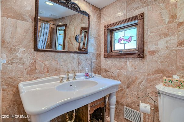 Bathroom, Interior, Recessed Lighting