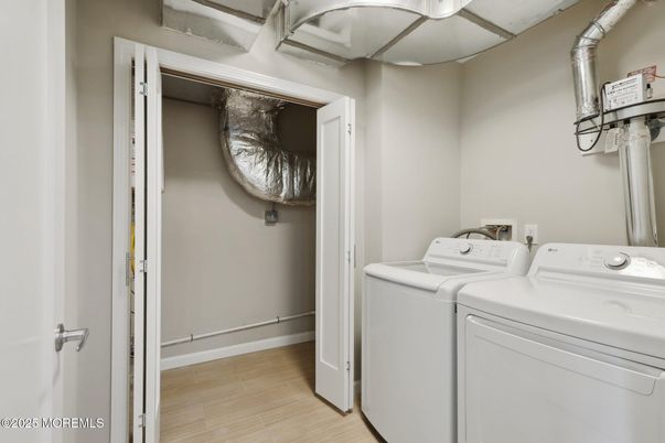 Interior, Washer, Wood Texture Flooring