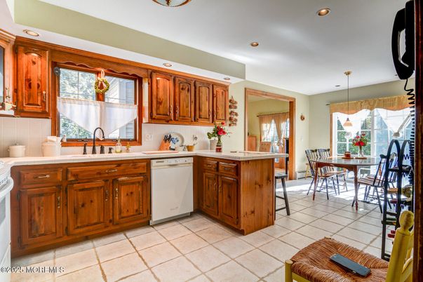 Dining room, Interior, Kitchen, Pendant Lights, Recessed Lighting, Tile Countertops