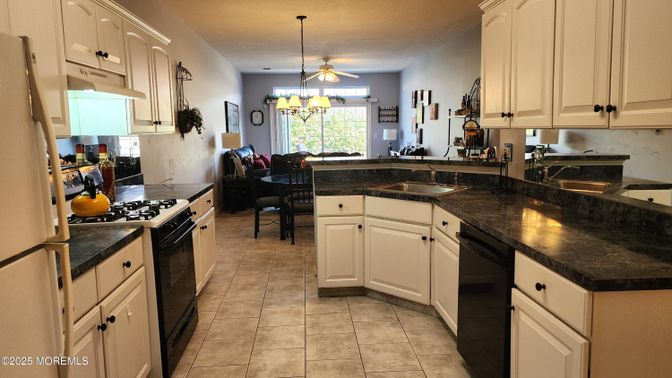 Chandelier, Dining room, Interior, Kitchen
