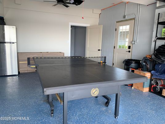 Game Room, Interior