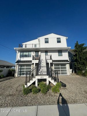 Attached, Exterior, Facade, Modern