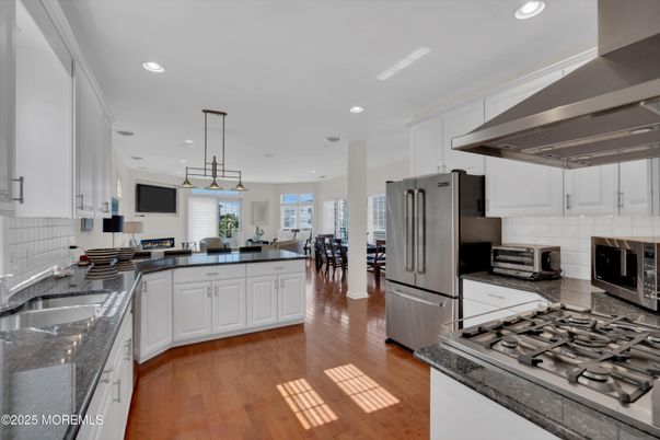 Dining room, Interior, Kitchen, Pendant Lights, Recessed Lighting, Stainless Steel Appliances, Wood Texture Flooring