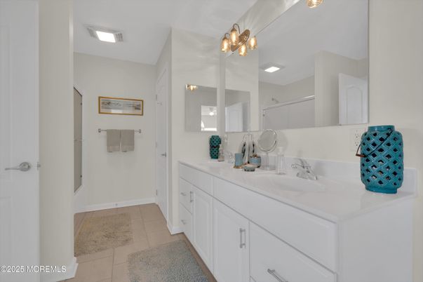 Bathroom, Dual Sink Vanities, Interior