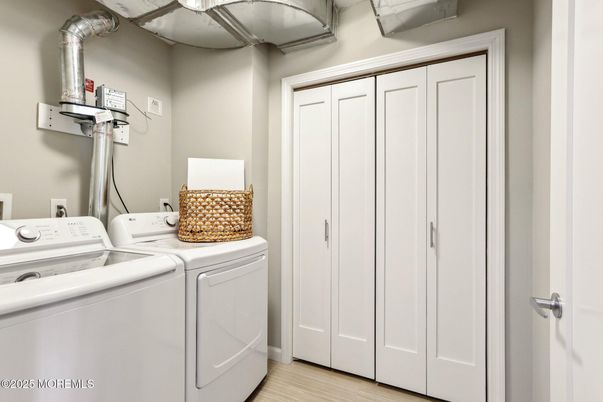 Interior, Utility Closets, Washer, Wood Texture Flooring