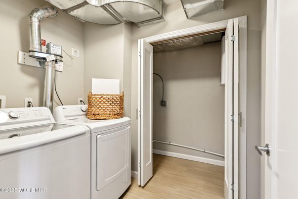 Interior, Utility Closets, Washer, Wood Texture Flooring