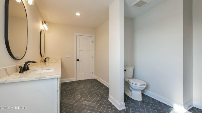 Bathroom, Dual Sink Vanities, Interior, Recessed Lighting
