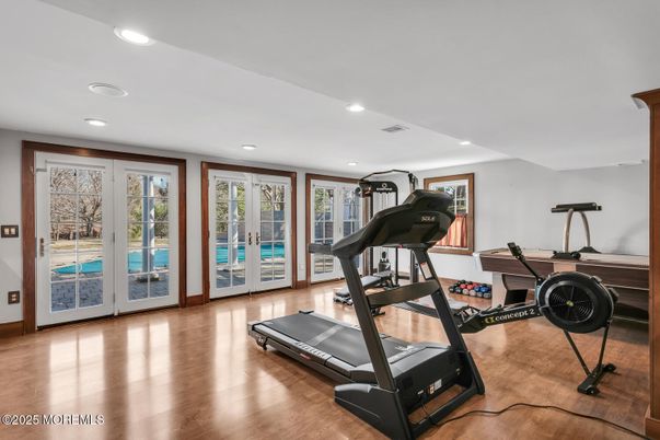 Fitness Equipment, Interior, Recessed Lighting, Wood Texture Flooring