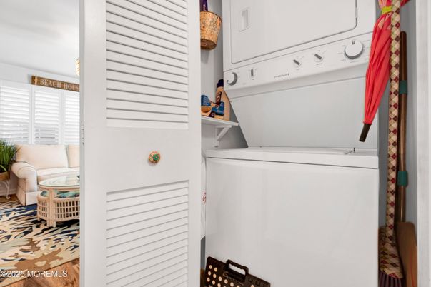 Interior, Utility Closets, Washer, Wood Texture Flooring