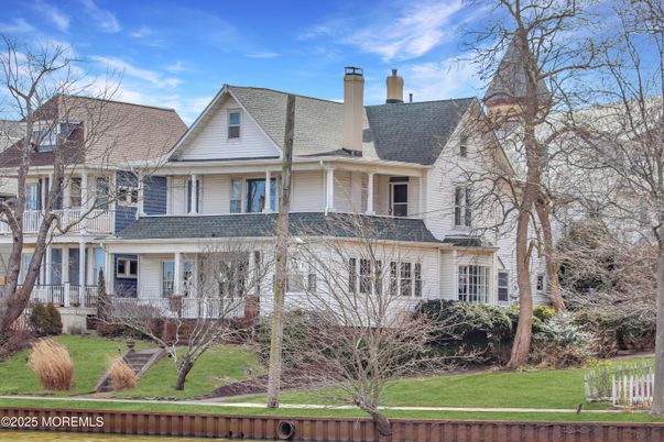 Exterior, Facade, Queen Anne Victorian