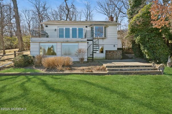 Backyard, Exterior, Facade, Raised Ranch