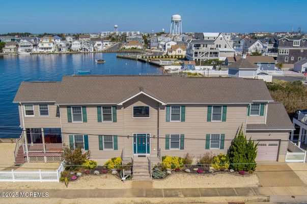 Attached, Exterior, Facade, Water, Rowhouse