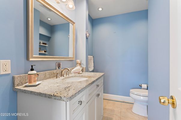 Bathroom, Interior, Recessed Lighting