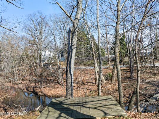 Exterior, Lake