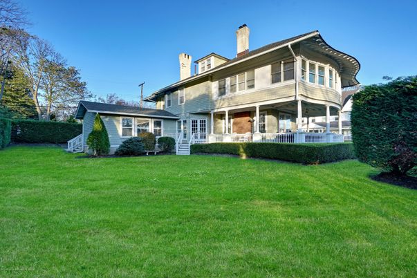 Backyard, Exterior, Facade, American Foursquare