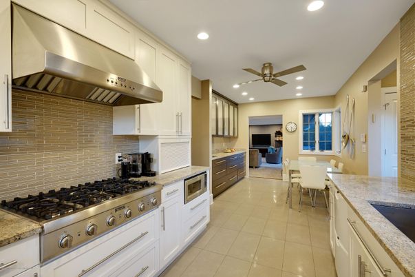 Dining room, Interior, Kitchen, Recessed Lighting, Stainless Steel Appliances