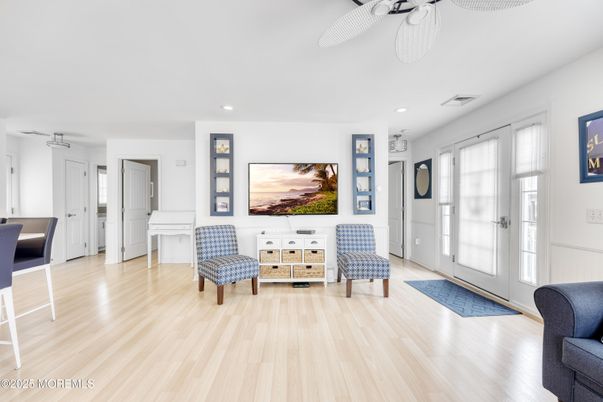 Interior, Recessed Lighting, Wood Texture Flooring
